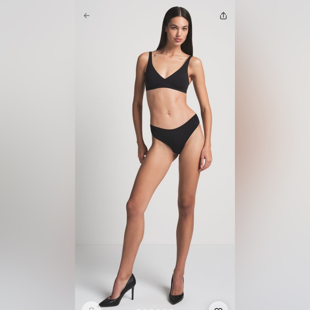 SKIMS Naked Plunge Bralette *NWT* NEVER WORN Size M/Onyx Sold out on Skims!